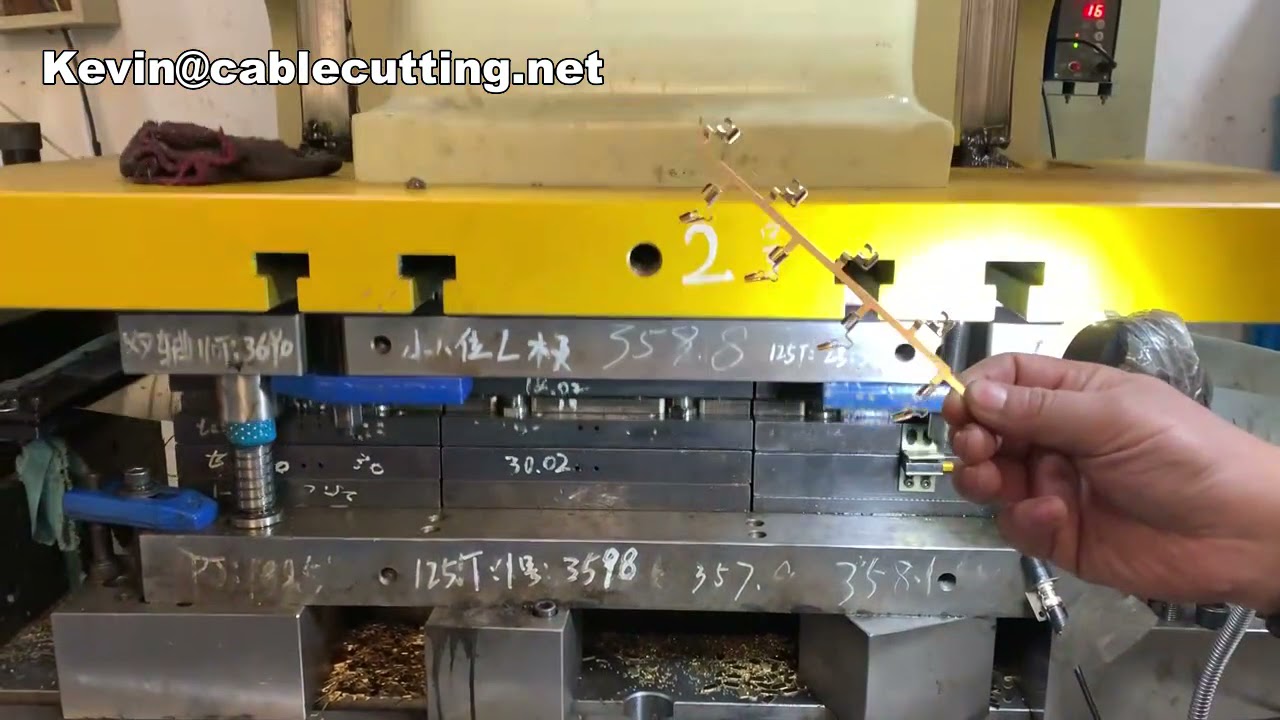 Máy Ép Chèn Phích Cắm 16A Rắn & Rỗng - Dây Chuyền Sản Xuất Phích Cắm Châu Âu