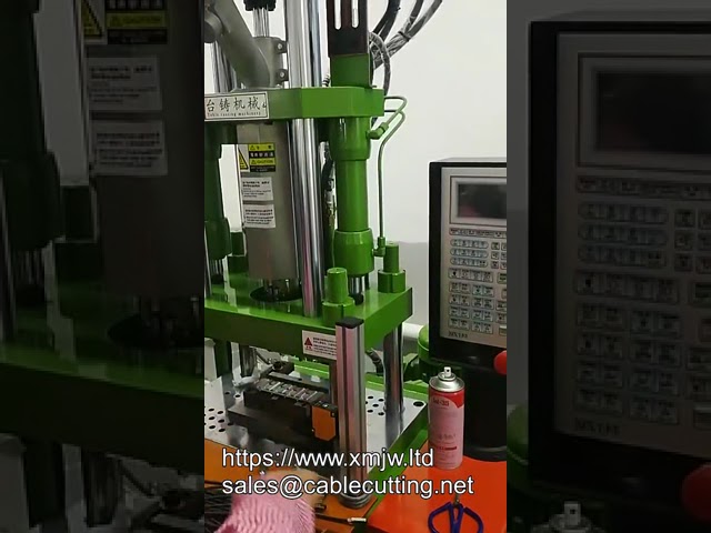 Máy Ép Phun Nhựa Dây Cắm Điện Tự Động Hoàn Toàn 250STH (Kiểu Đứng)