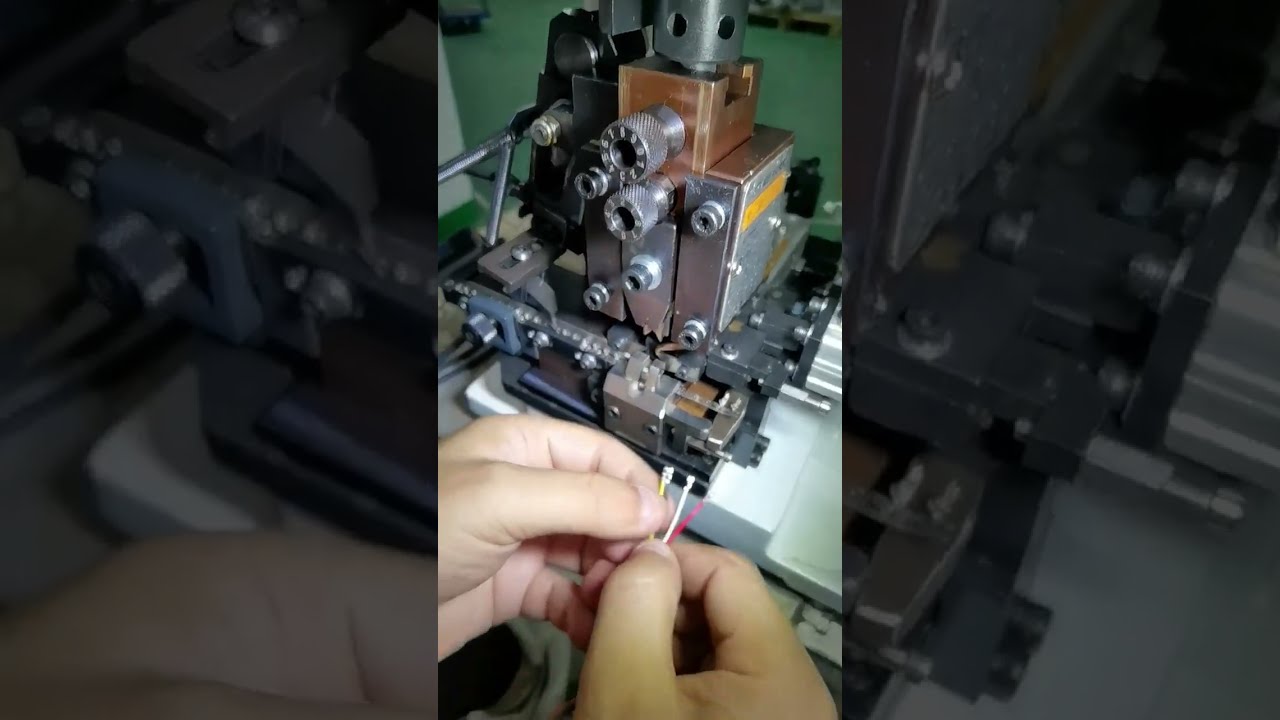 Máy ép đầu cốt dạng ngang liên tục bảng điều khiển nút bấm đang hoạt động #factory #machine