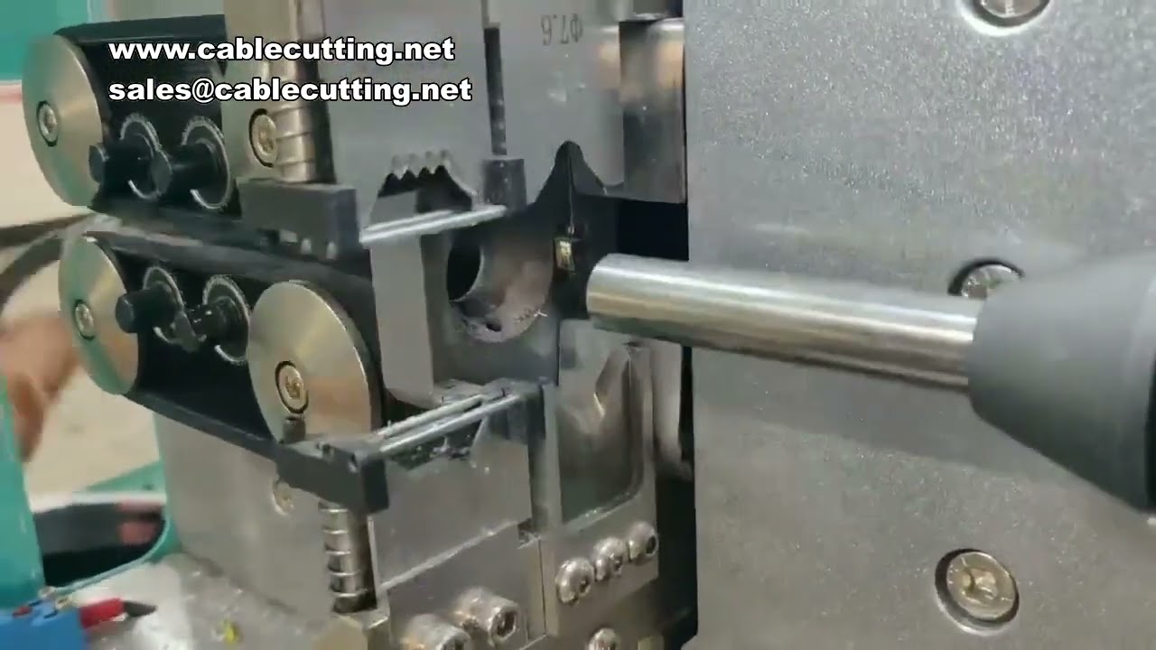 Máy Tuốt Vỏ Cáp PVC Tròn 7 Lõi Tự Động - Máy Cắt và Tuốt Dây Cáp Đa Lõi Hiệu Quả